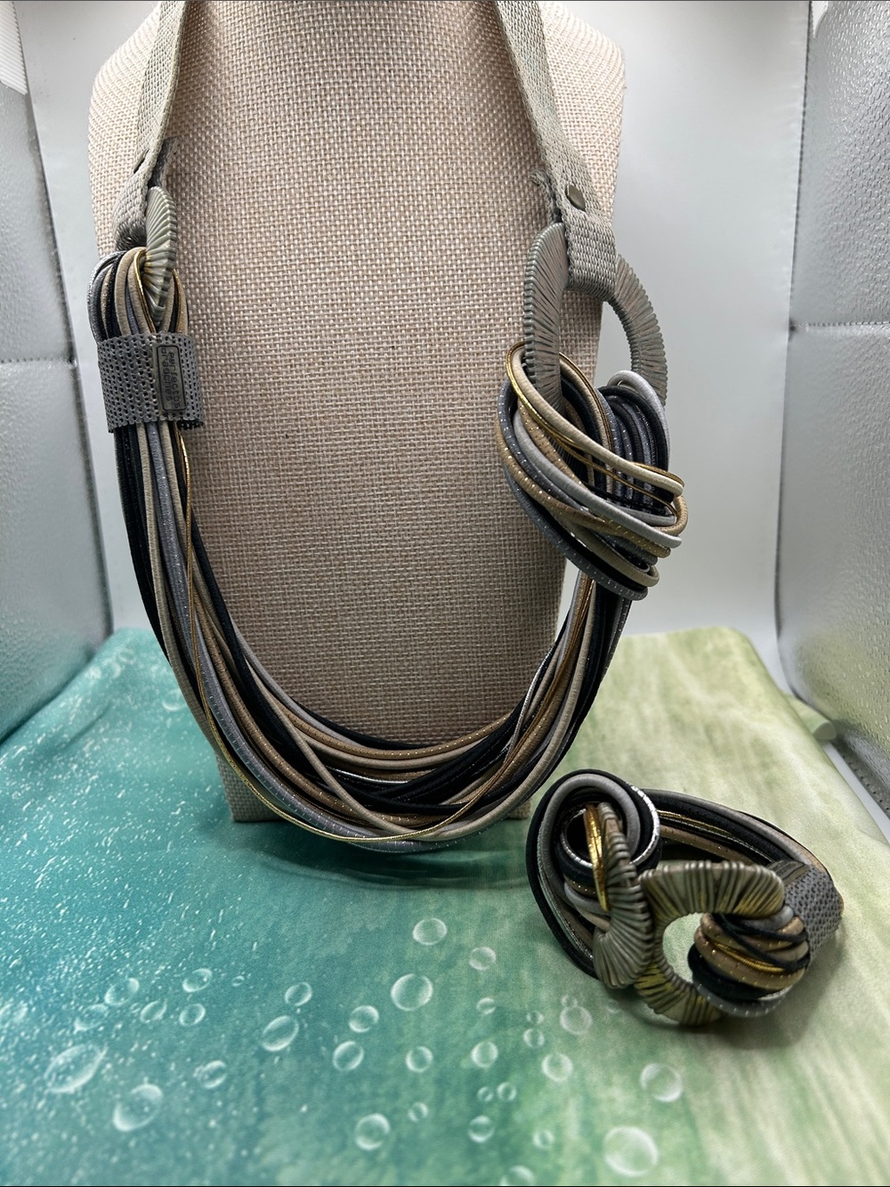Perfectos Dragones Resortes Nudo Set - Multi-Strand Wire Necklace & Bracelet VTG